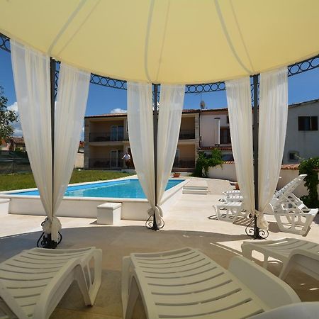 Bed & Breakfast Kastel Žbandaj Dış mekan fotoğraf