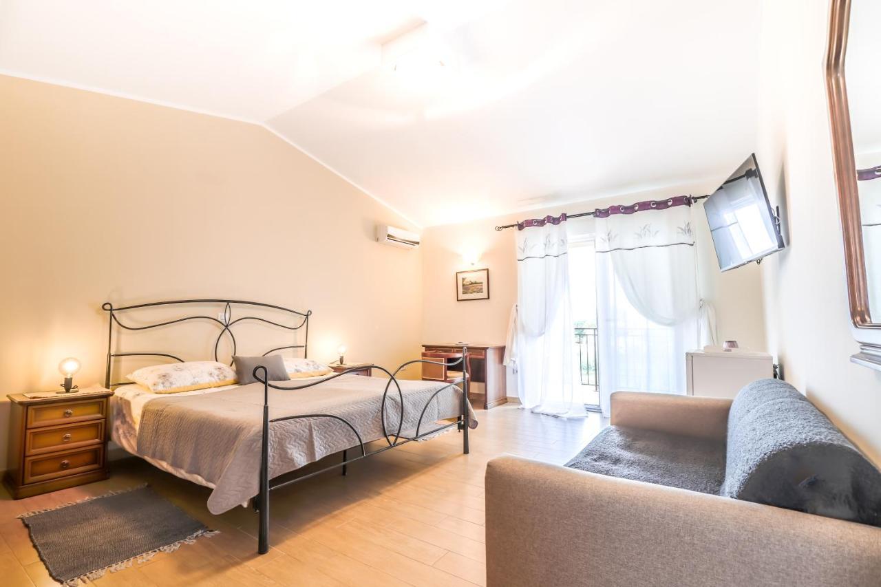 Bed & Breakfast Kastel Žbandaj Dış mekan fotoğraf