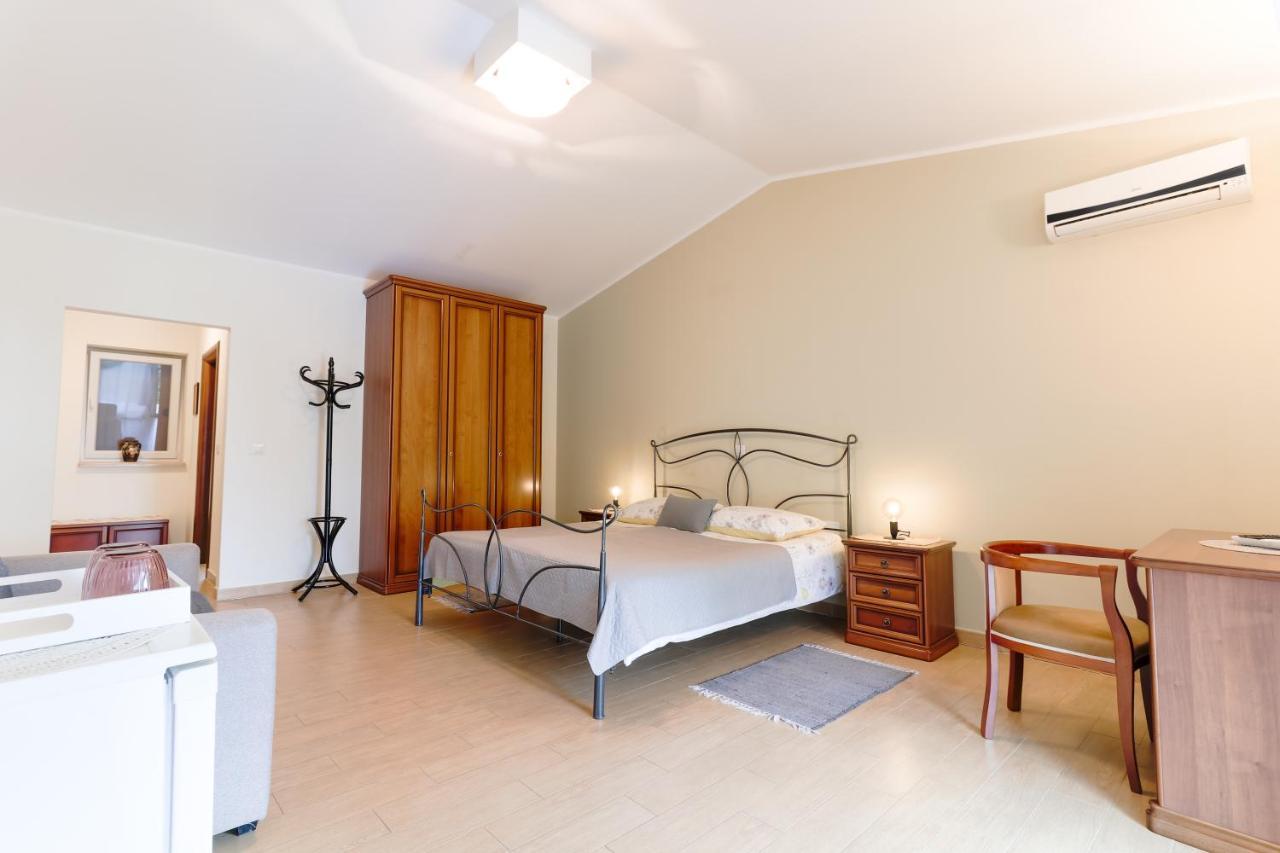 Bed & Breakfast Kastel Žbandaj Dış mekan fotoğraf
