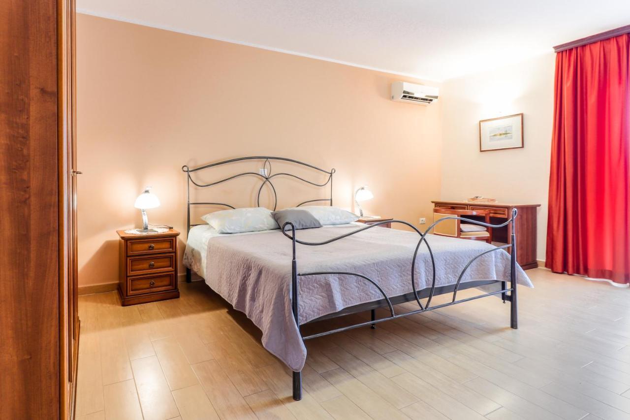 Bed & Breakfast Kastel Žbandaj Dış mekan fotoğraf