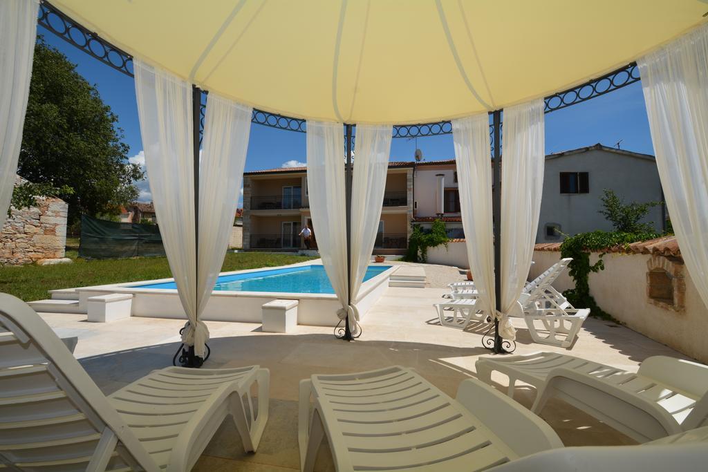 Bed & Breakfast Kastel Žbandaj Dış mekan fotoğraf